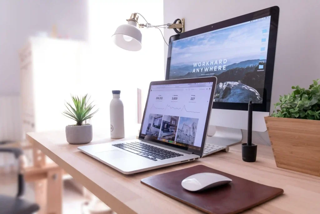 Gadgets of SEO expert in Kannur